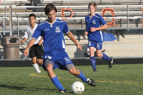 Senior Midfielder Tom Leary keeps his eyes on the ball while passing.