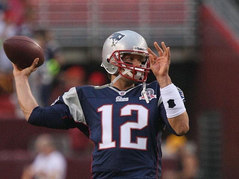 Tom+Brady+warming+up+before+game+time.