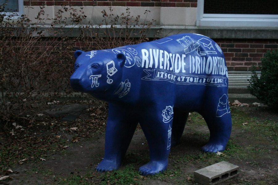 The updated version of the polar bear in the courtyard. 