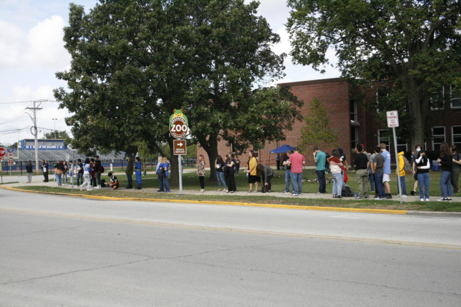 RB students and staff observing and paying their respects to the Kimberly Hayes funeral procession.
