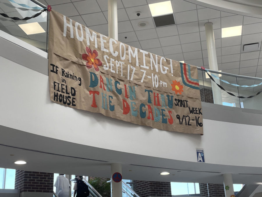 Homecoming+banner+designed+and+painted+by+the+Student+Association.